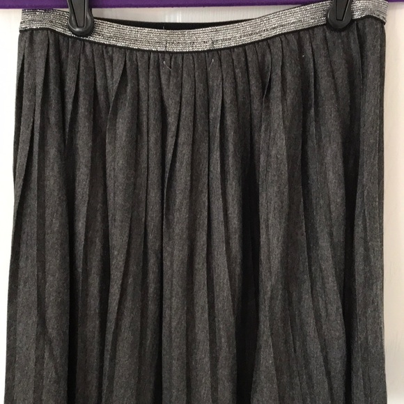 Old Navy Pleated Skirt - Picture 5 of 6